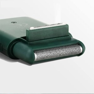 ماشین اصلاح وی جی آر مدل V390 صفر زن کامل شارژی با تیغه استیل ضد زنگ ( رنگ رندوم)
